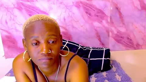 Snapshot of ebonyolive69 chatting on 10/21/25, 06:41 Cindy online show from 10/21/25, 06:41