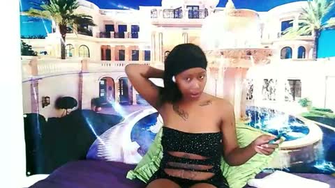 Snapshot of ebonysexyred chatting on 02/28/26, 09:10 Lucy online show from 02/28/26, 09:10