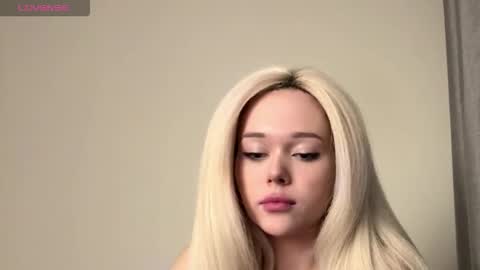 Mia online show from 03/28/26, 07:13