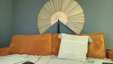 Snapshot of eddieds chatting on 12/18/24, 03:04 Eddie online show from 12/18/24, 03:04