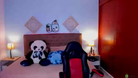 Snapshot of edelaine_rogers chatting on 10/12/25, 05:06 ede online show from 10/12/25, 05:06