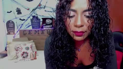 Snapshot of edelaine_rogers chatting on 10/28/25, 04:49 ede online show from 10/28/25, 04:49