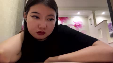 Snapshot of edinabluett chatting on 02/16/26, 08:05 Eri online show from 02/16/26, 08:05