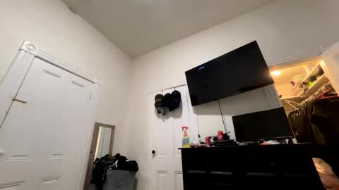 edvmendez1766 online show from 04/17/26, 01:47