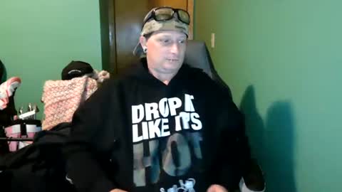 Snapshot of edwardaims_2please chatting on 07/16/26, 02:50 edwardaims_2please online show from 07/16/26, 02:50