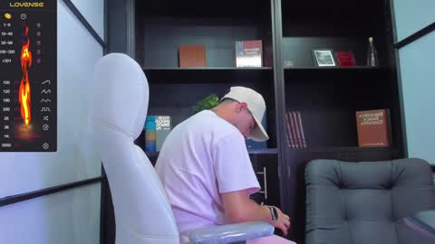 Snapshot of edwardross_ chatting on 01/25/25, 02:26 Edward Ross online show from 01/25/25, 02:26