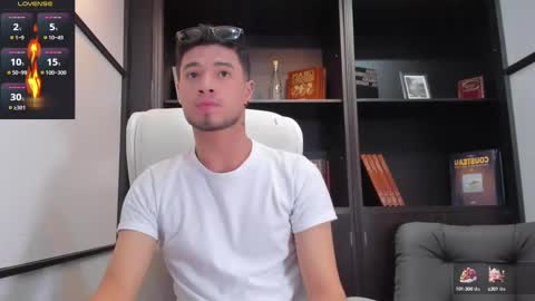 Snapshot of edwardross_ chatting on 03/10/25, 08:01 Edward Ross online show from 03/10/25, 08:01