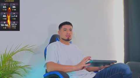 Snapshot of edwardross_ chatting on 10/19/25, 04:29 Edward Ross online show from 10/19/25, 04:29