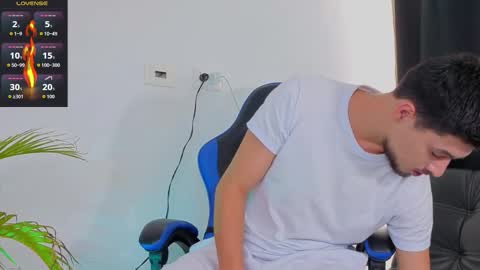 Snapshot of edwardross_ chatting on 11/18/25, 07:40 Edward Ross online show from 11/18/25, 07:40