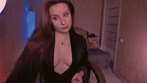 Snapshot of eesmaaarr chatting on 10/06/25, 10:18 eesmaaarr online show from 10/06/25, 10:18