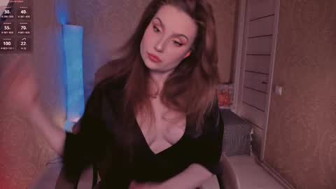 Snapshot of eesmaaarr chatting on 10/23/25, 11:24 eesmaaarr online show from 10/23/25, 11:24