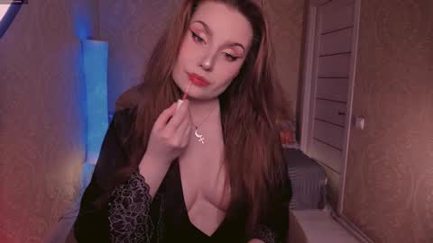 Snapshot of eesmaaarr chatting on 10/30/25, 11:05 eesmaaarr online show from 10/30/25, 11:05