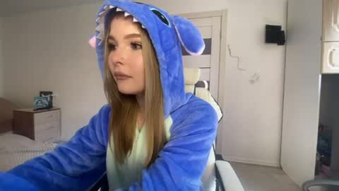 Lili online show from 05/16/26, 04:53