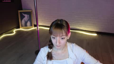 Effie online show from 12/18/25, 01:22