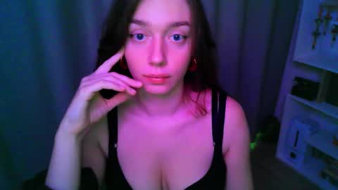 effie_balconii online show from 11/17/25, 11:38