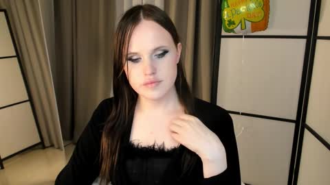 Effie Mur online show from 03/19/26, 09:30