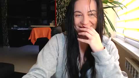 Effy online show from 10/03/25, 09:28