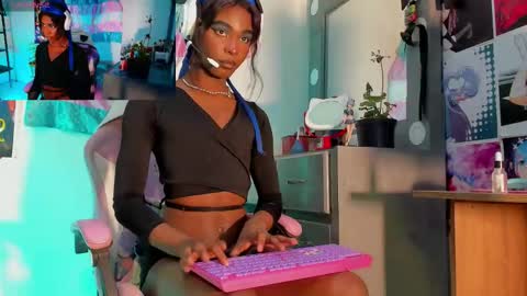 effy_marinn online show from 09/19/25, 01:01