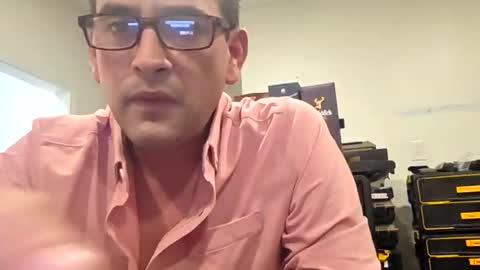 Snapshot of eguevara555500 chatting on 04/16/26, 11:33 SilverBulture online show from 04/16/26, 11:33