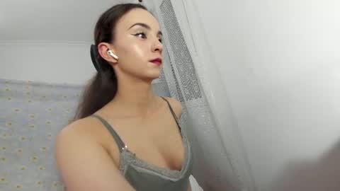 Snapshot of ehotlovea chatting on 07/14/26, 02:05 Erik and Alice online show from 07/14/26, 02:05