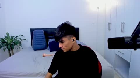 eiden_allenx1 online show from 01/05/25, 11:48