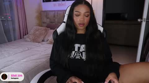 Snapshot of eimi_space chatting on 02/18/25, 11:19 eimi online show from 02/18/25, 11:19