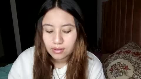 EIMY   MODEL INDEPENDENT online show from 01/24/25, 03:22