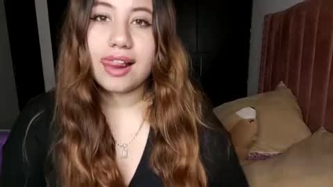 EIMY   MODEL INDEPENDENT online show from 02/06/25, 05:25