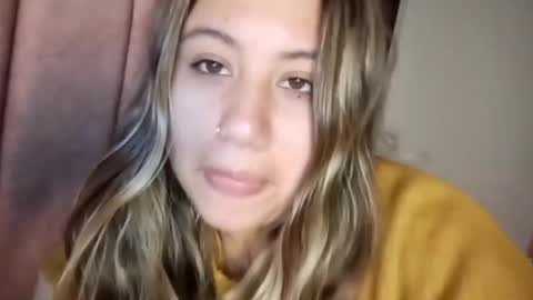 EIMY   MODEL INDEPENDENT online show from 10/10/25, 01:59