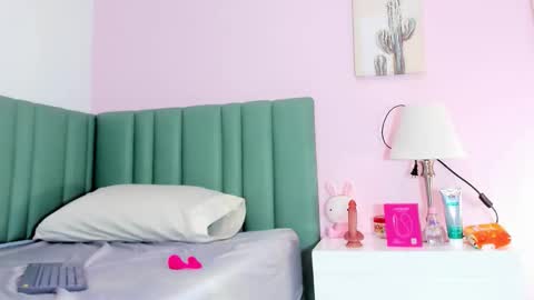 Eimy online show from 10/22/25, 08:30