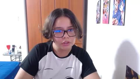 Snapshot of eimy_saenzz chatting on 10/25/25, 11:32 eimy_saenzz online show from 10/25/25, 11:32