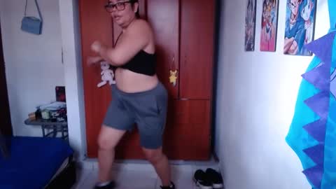 Snapshot of eimy_saenzz chatting on 12/19/25, 06:37 eimy_saenzz online show from 12/19/25, 06:37