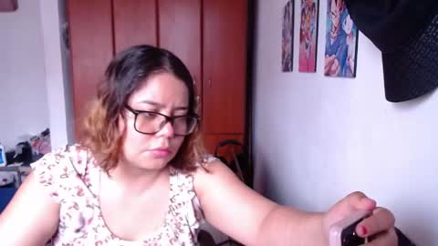 eimy_saenzz online show from 04/19/26, 06:10