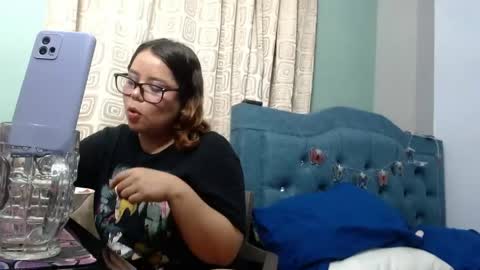 eimy_saenzz online show from 05/22/26, 12:51