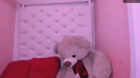 Snapshot of eimy_skinny chatting on 04/26/26, 01:20 eimy online show from 04/26/26, 01:20