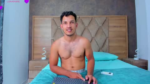 YG COUPLE online show from 04/10/26, 08:35