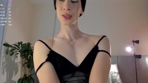 Einyel  online show from 10/01/25, 08:15