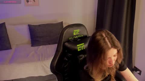 eira_kilian online show from 11/19/25, 10:15