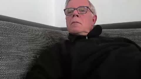 Snapshot of eisbaer1957 chatting on 01/12/25, 02:30 eisbaer1957 online show from 01/12/25, 02:30