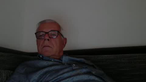 Snapshot of eisbaer1957 chatting on 11/02/25, 02:19 eisbaer1957 online show from 11/02/25, 02:19