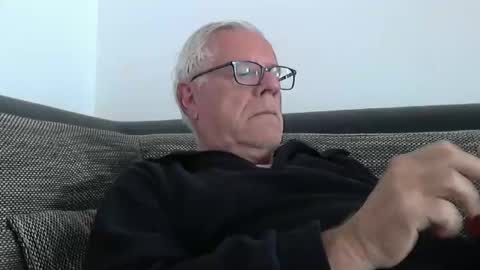 eisbaer1957 online show from 05/17/26, 08:23