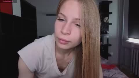 Snapshot of el1s_evans chatting on 06/13/26, 08:01 please read my bio there is information about private shows and about my personality online show from 06/13/26, 08:01