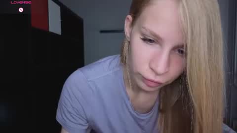Snapshot of el1s_evans chatting on 06/15/26, 08:05 please read my bio there is information about private shows and about my personality online show from 06/15/26, 08:05