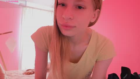 Snapshot of el1s_evans chatting on 07/16/26, 06:08 please read my bio there is information about private shows and about my personality online show from 07/16/26, 06:08