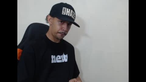 Instagram BelowAbajo online show from 06/17/26, 04:26