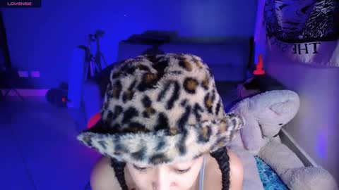 Snapshot of ela_0 chatting on 01/03/25, 02:43 Ela Help me reach 100 thumbs up online show from 01/03/25, 02:43