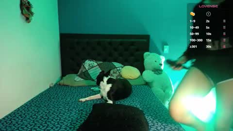 Snapshot of ela_0 chatting on 09/26/25, 03:10 Ela Help me reach 100 thumbs up online show from 09/26/25, 03:10