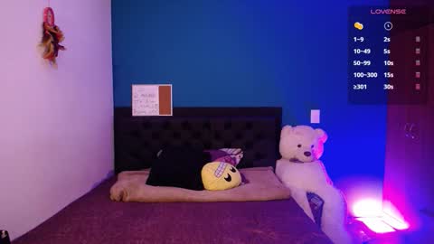 Snapshot of ela_0 chatting on 09/30/25, 11:54 Ela Help me reach 100 thumbs up online show from 09/30/25, 11:54