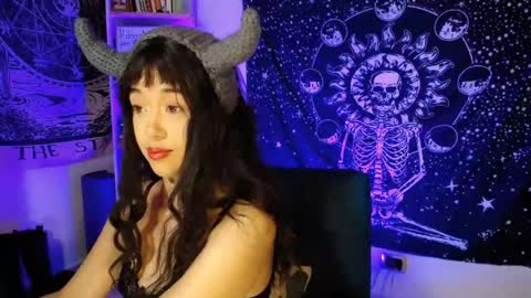 Ela  Help me reach 100 thumbs up online show from 06/05/26, 12:06