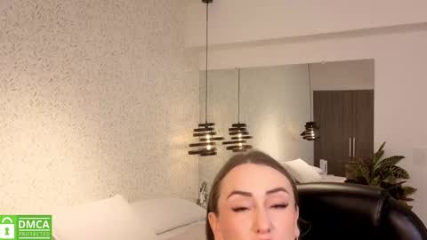 Snapshot of ela_ps chatting on 09/19/25, 12:06 LOREIN online show from 09/19/25, 12:06